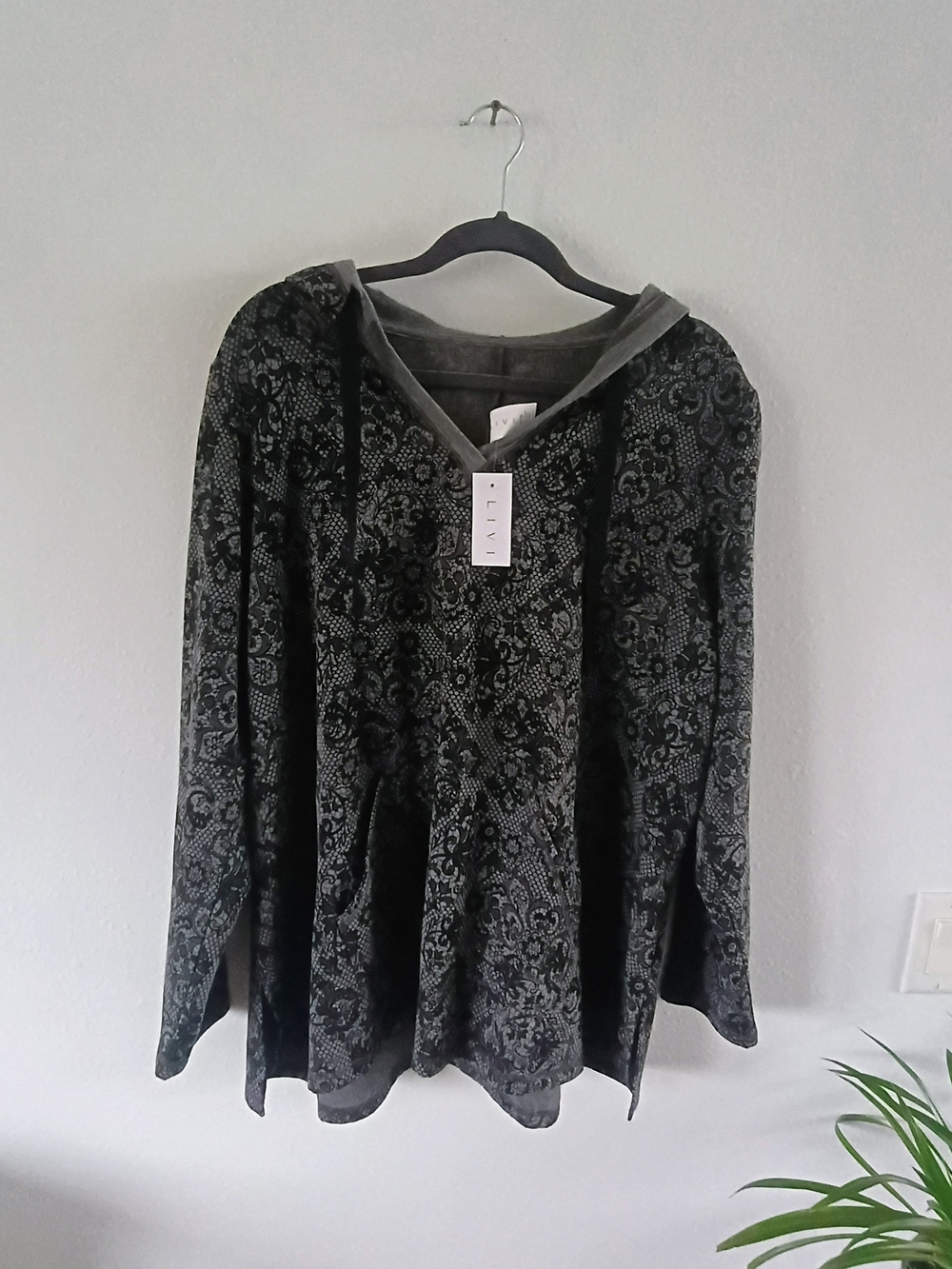NWT LIVI Lane Bryant Hoodie Womens 18/20 Gray Black Flocked Lace Pullover Top